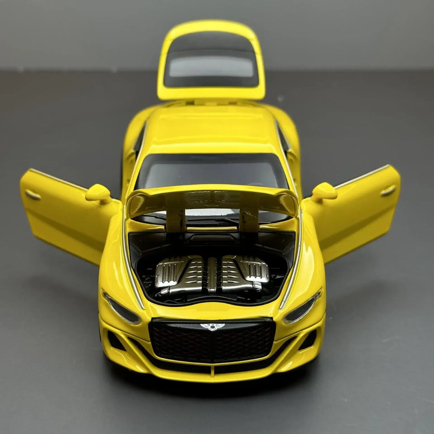 1: 32 Bentley Mullena sports car with sound and light feedback toy car model decorations collection gifts