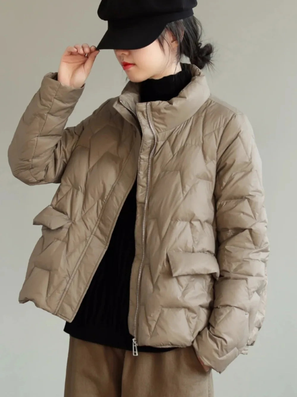 2024 New Ultra Light Down Jacket Women Spring Autumn Stand Collar Feather Puffer Coat 90% White Duck Down Parkas Solid Outerwear