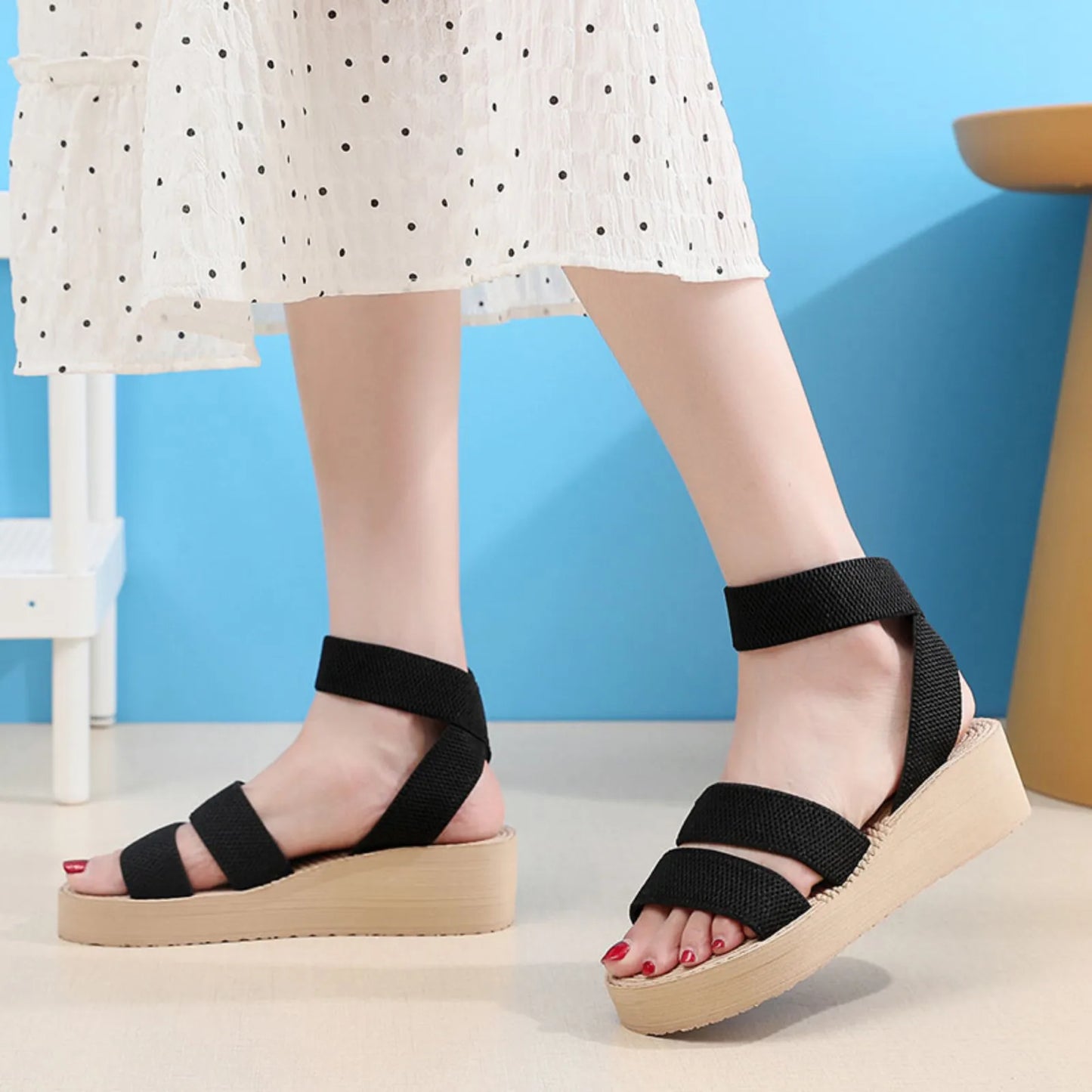 Lightweight and Comfortable Platform Simple Black Ladies Sandals